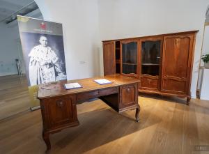 Mindszenty bíboros asztala és szekrénye a múzeumban