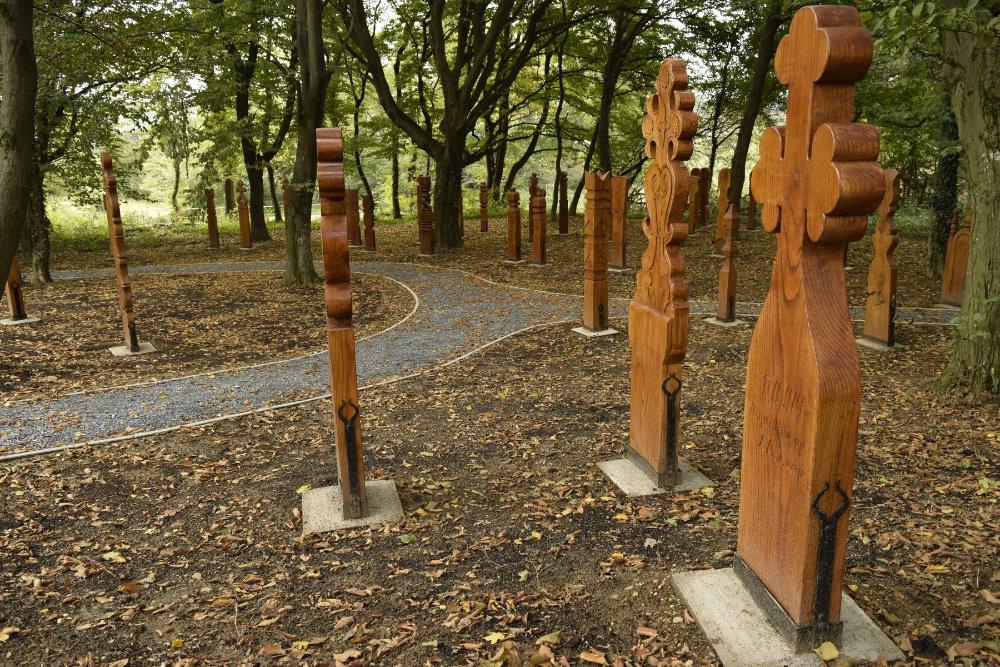 Kárpát-medencei Tradicionális Fa Sírjelek Emlékpark